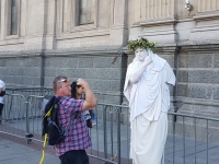 Santiago-live-statues